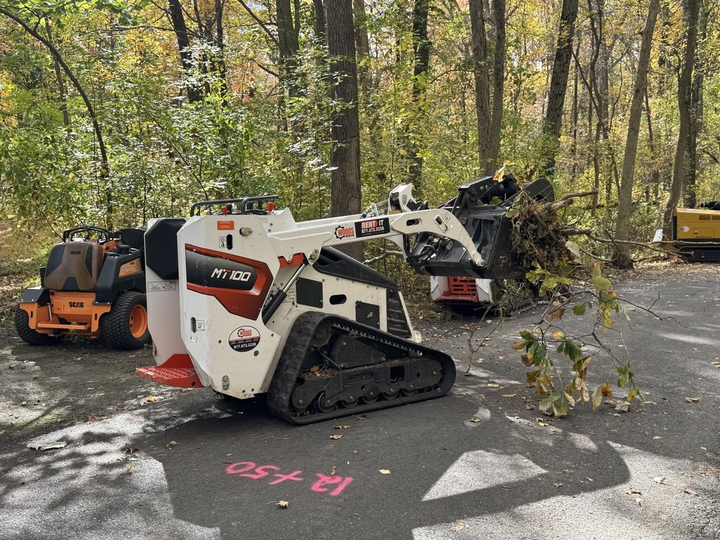 Grapple crane truck removing a large hardwood at Hamilton Veterans Park, Pro-Stump Tree Service, Hamilton Township NJ